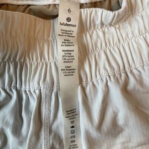 Lululemon Tracker V* 4”